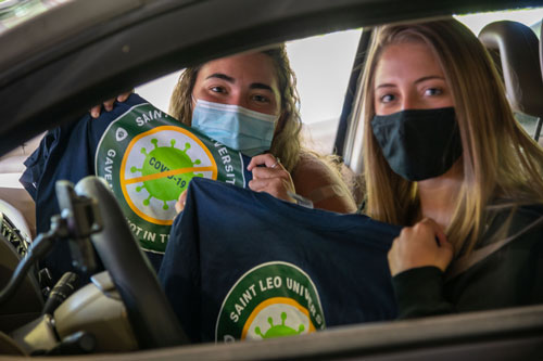 Adamaris-Cruz-Seijo,-senior,-and-Dana-Van-Deusen,-senior,-participated-in-the-student-vaccine-clinic-at-Saint-Leo-University-w